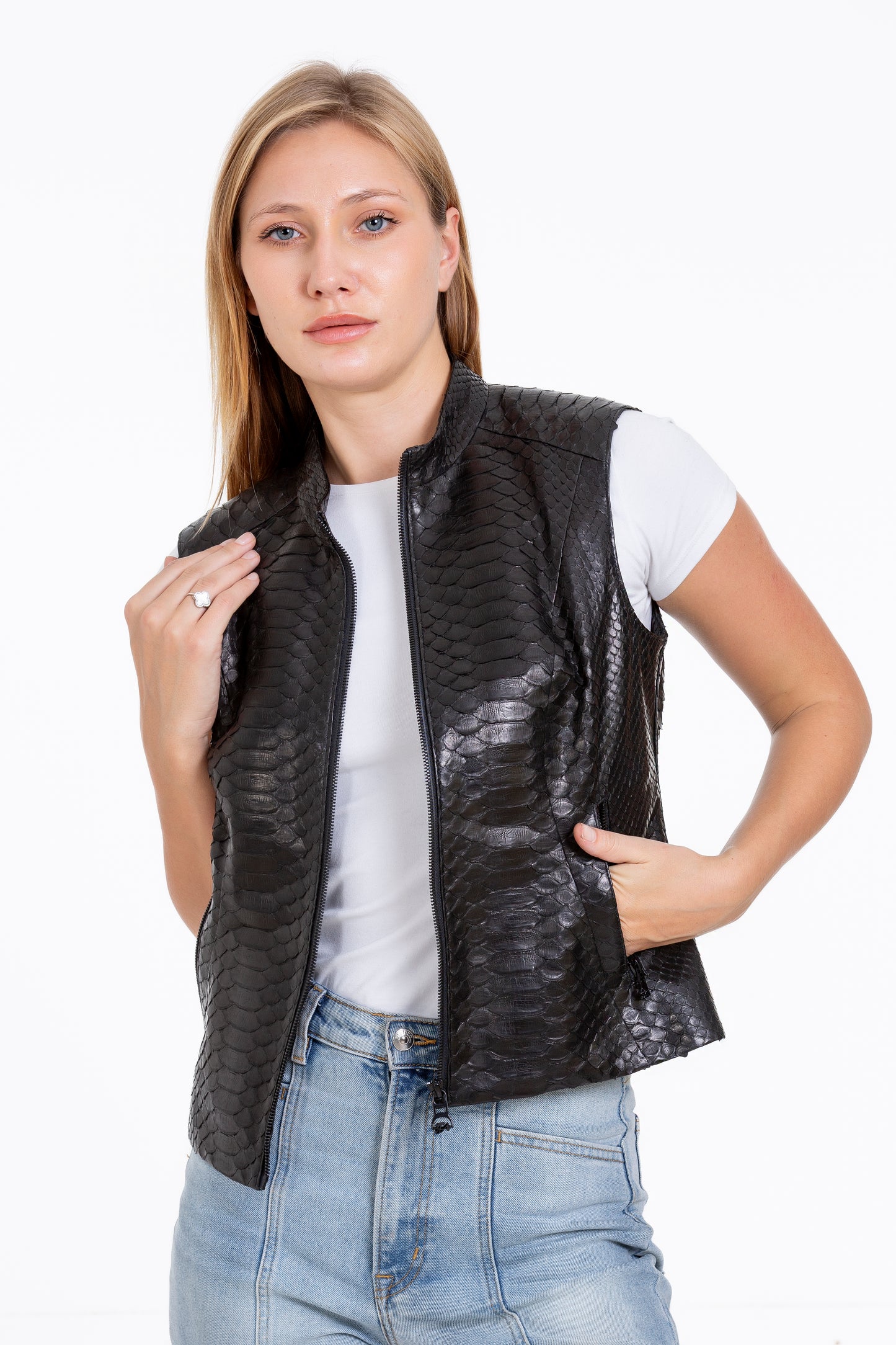 Chaqueta de mujer con cremallera y piel de pitón negra de Strasbourg