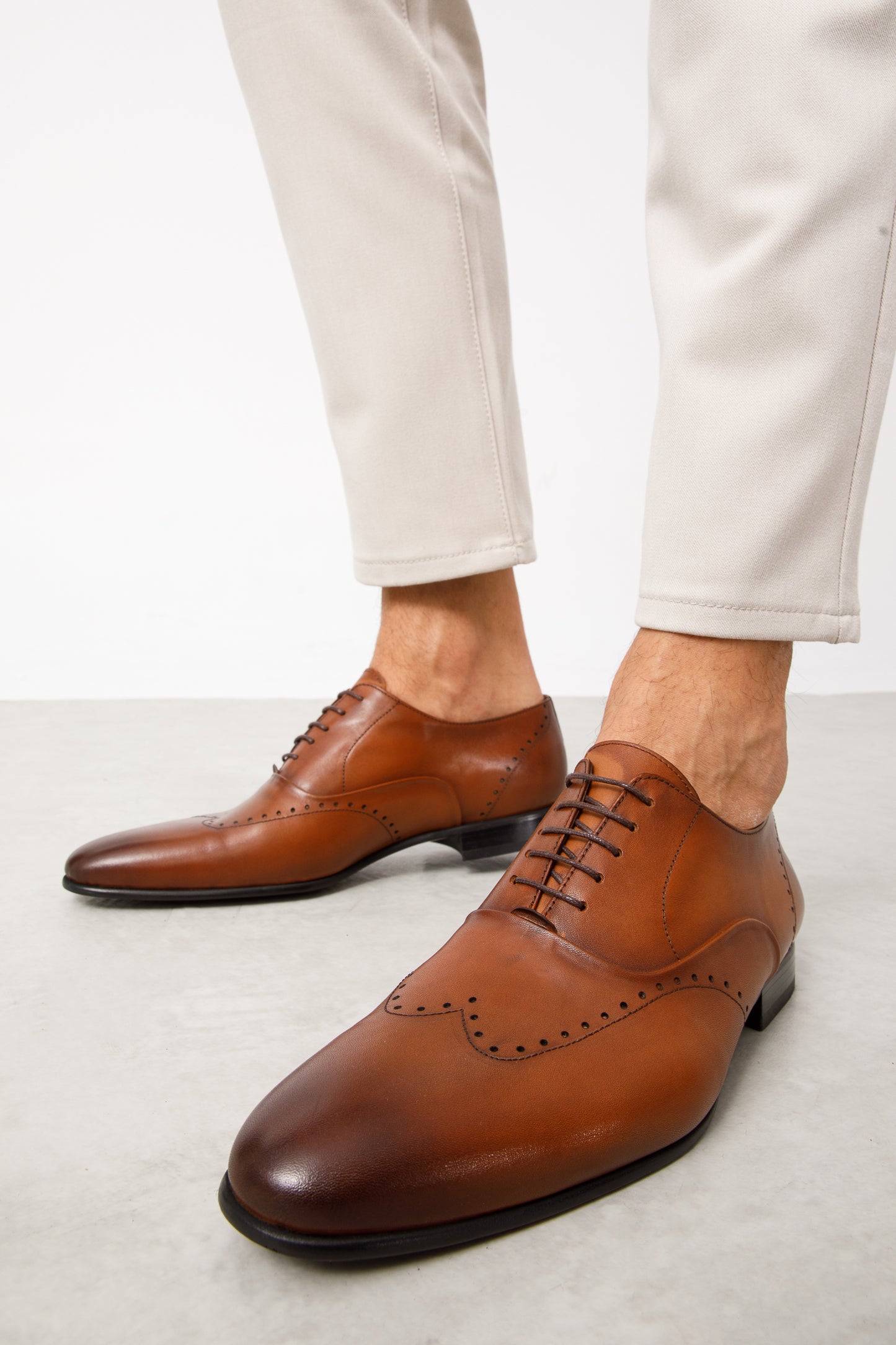 Zapato Oxford con punta de ala de cuero color canela Roma para hombre