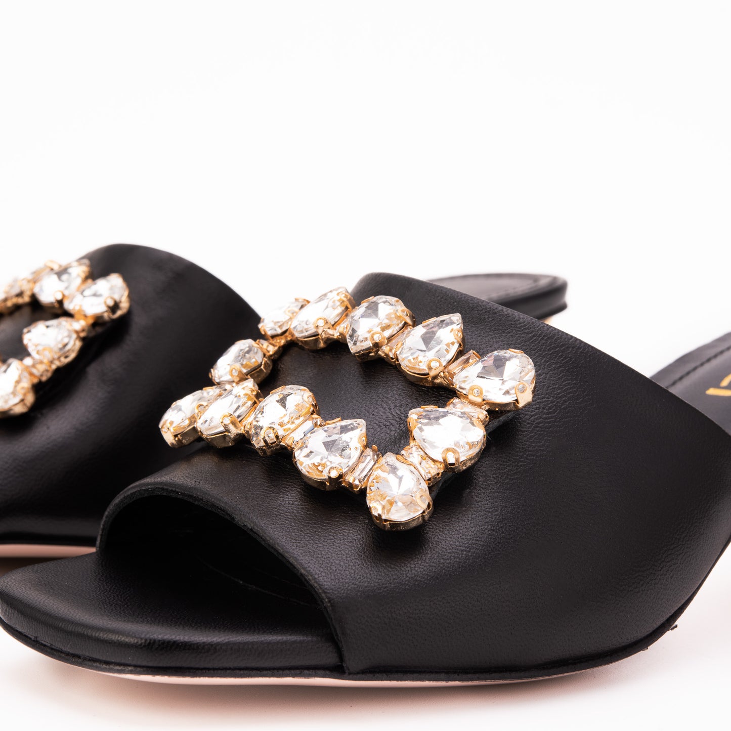 Sandalia de Mujer con Tacón de Cristal Negro Noctara
