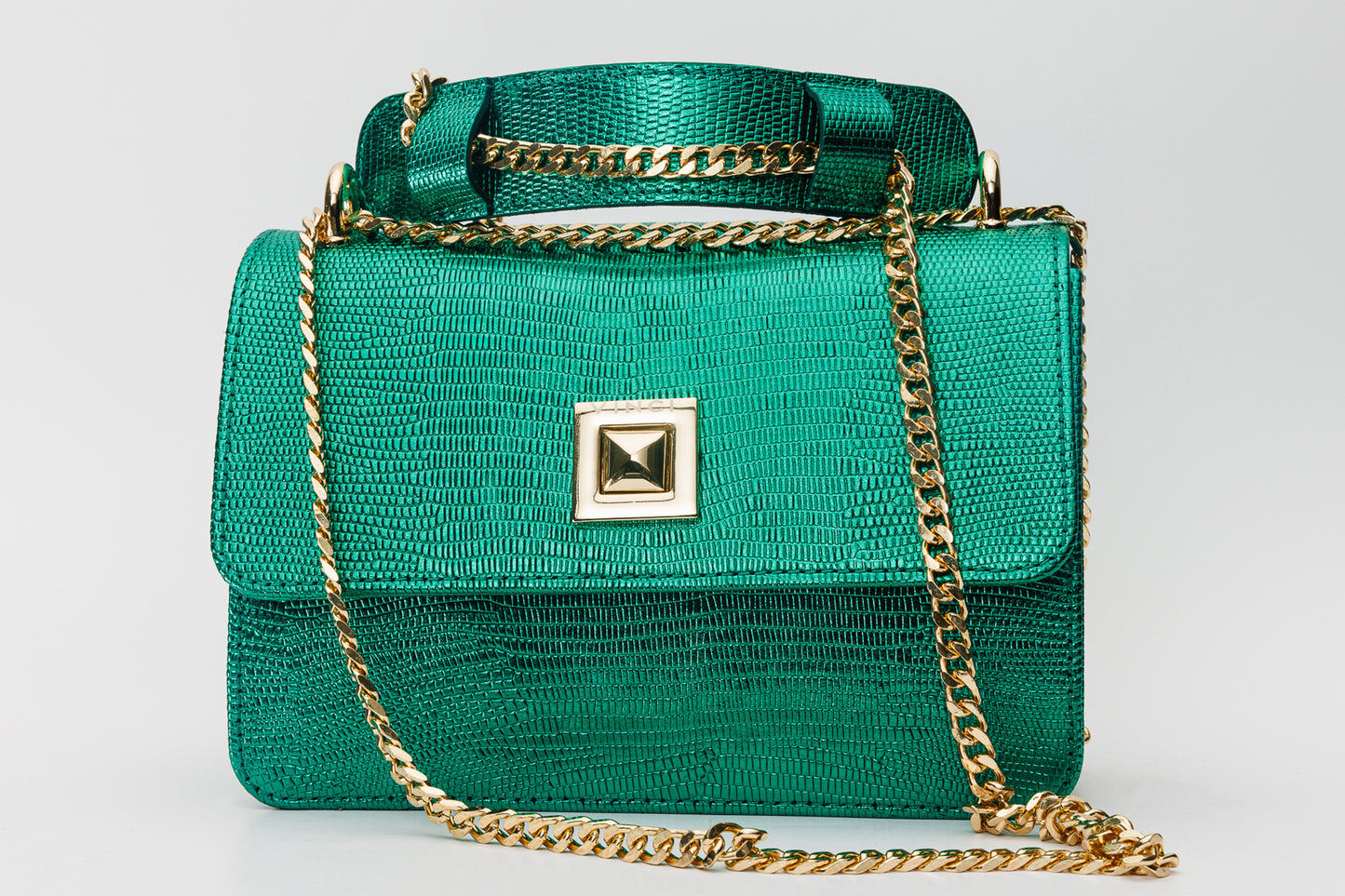 El bolso de mano de piel verde arce