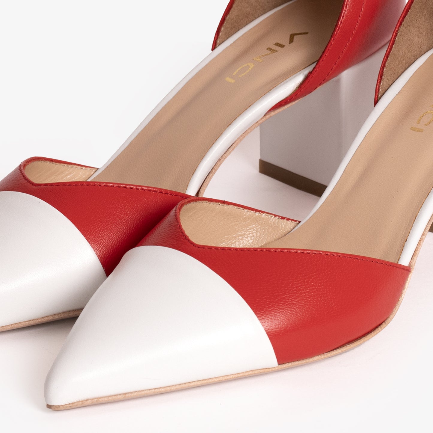 La Sandalia de Cuero Roja Noella para Mujer