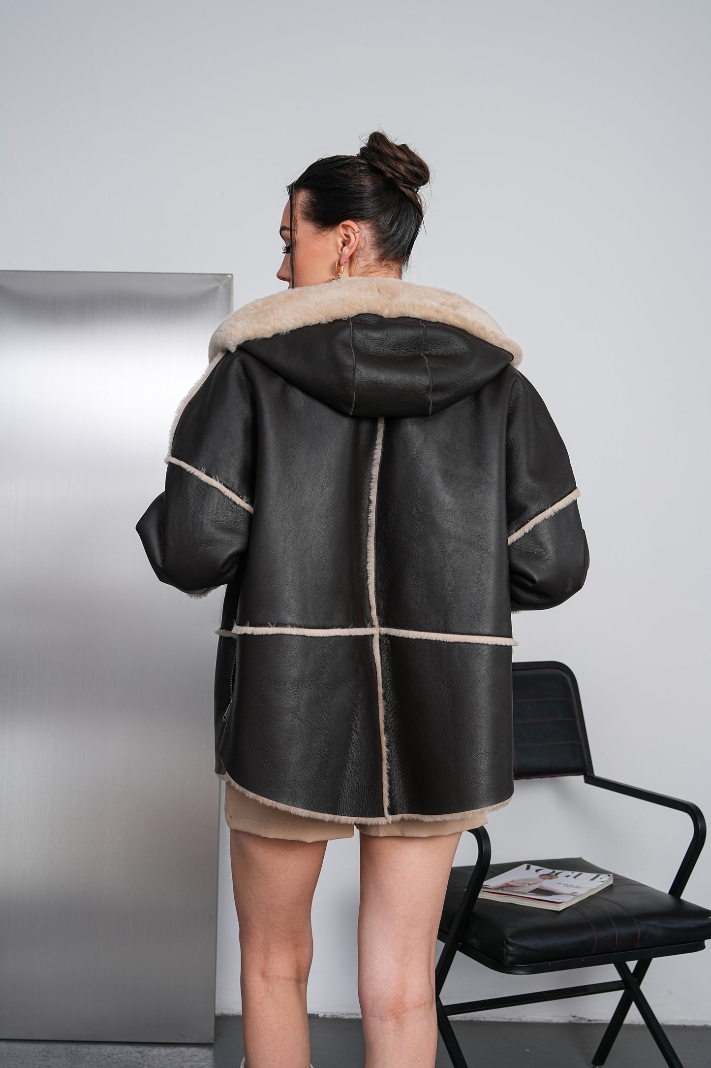 Chaqueta de mujer Aspava de cuero negro con borrego
