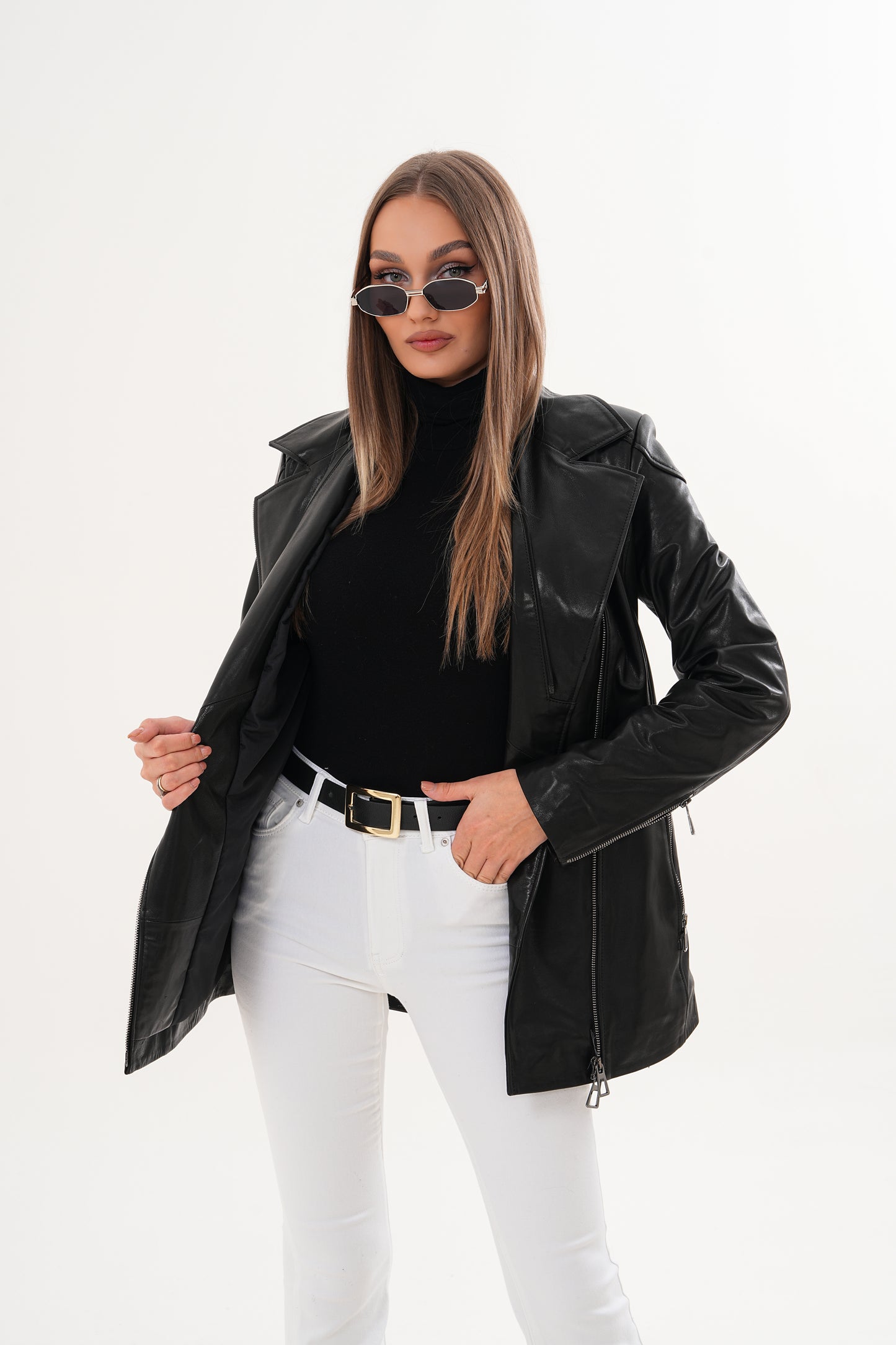 The Alessia جاكيت نسائي من الجلد الأسود وفراء الثعلب
