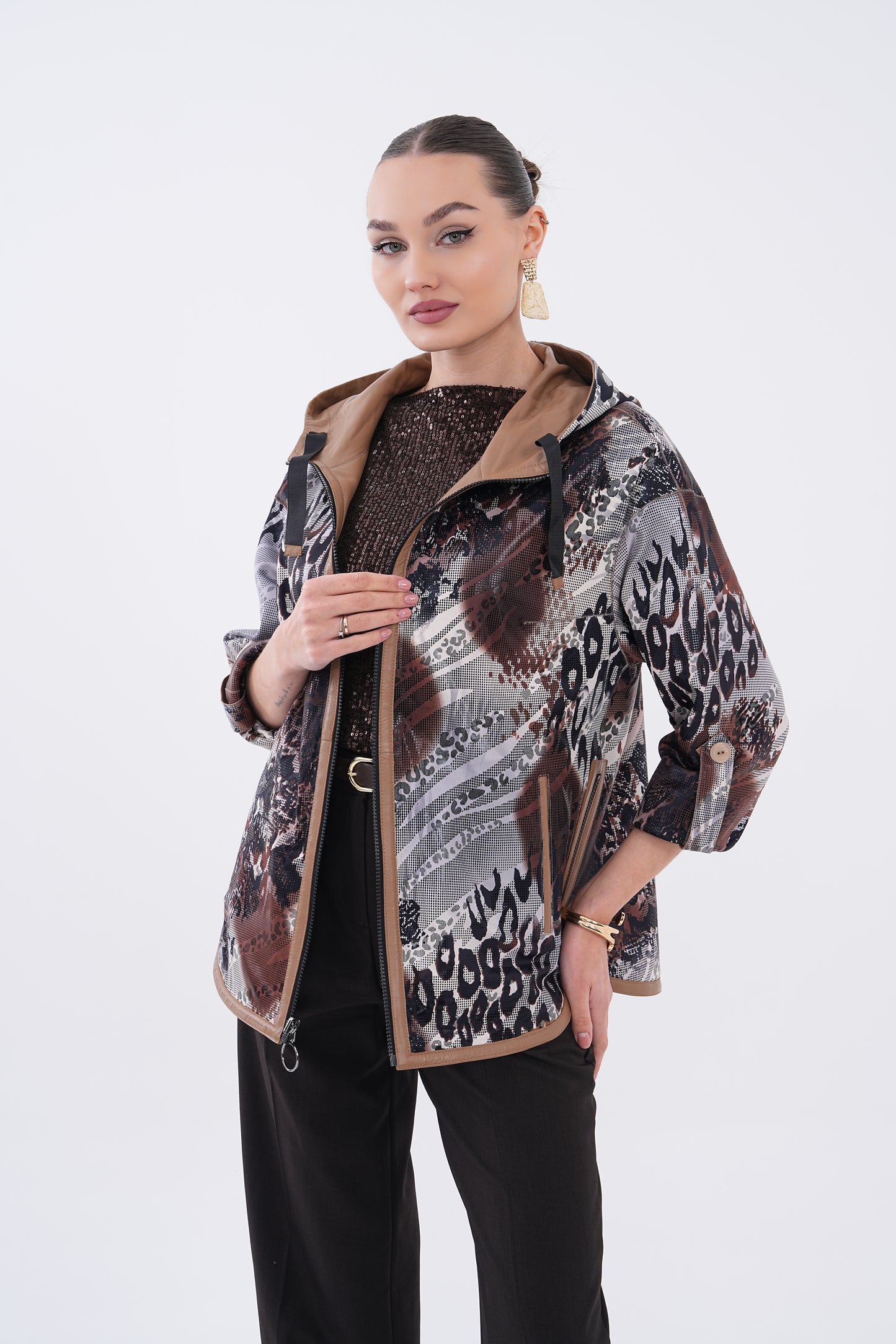 Chaqueta de cuero reversible con capucha para mujer Nyxara, topo marrón