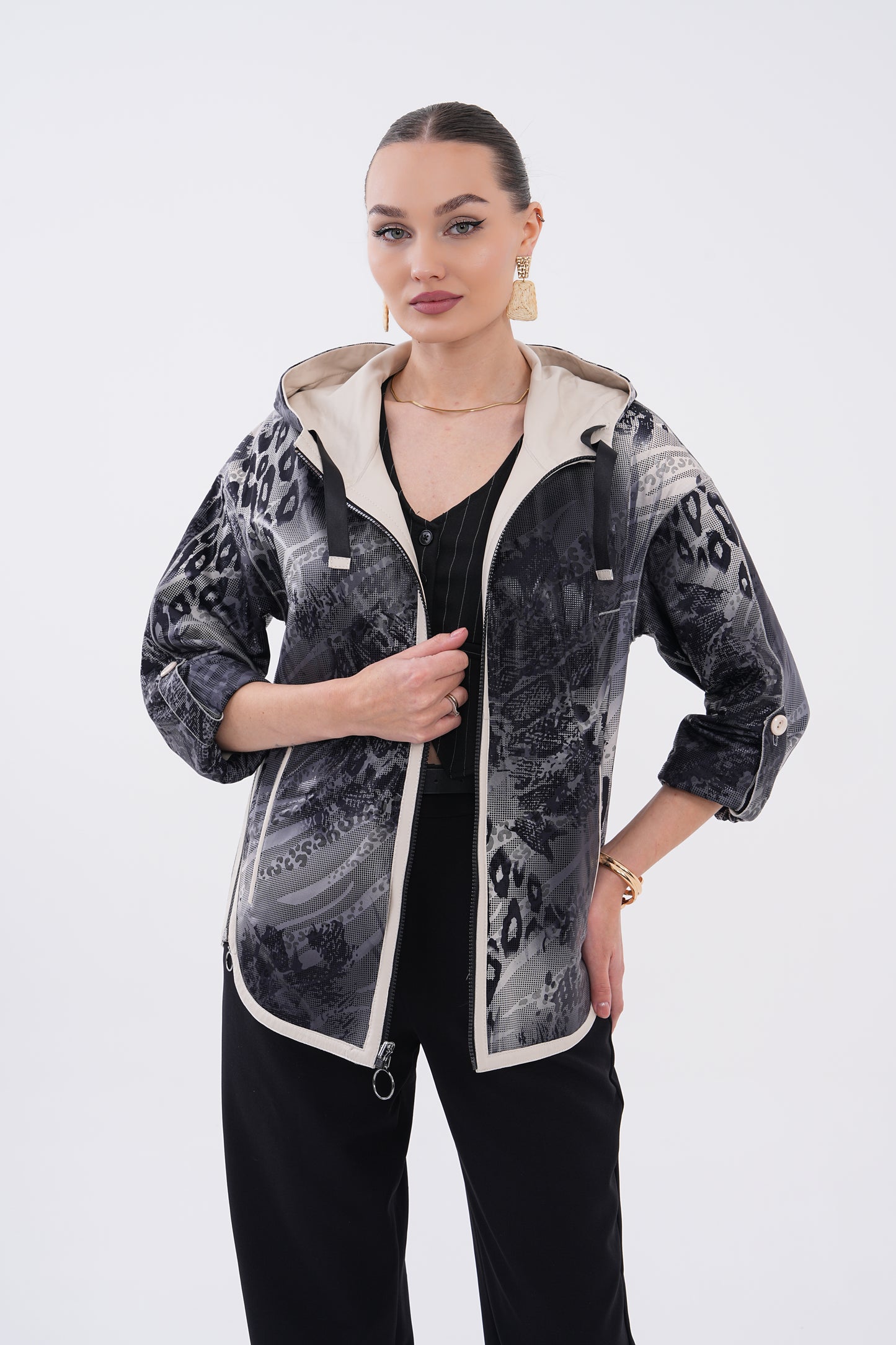 Chaqueta de mujer de cuero beige reversible con capucha Nyxara