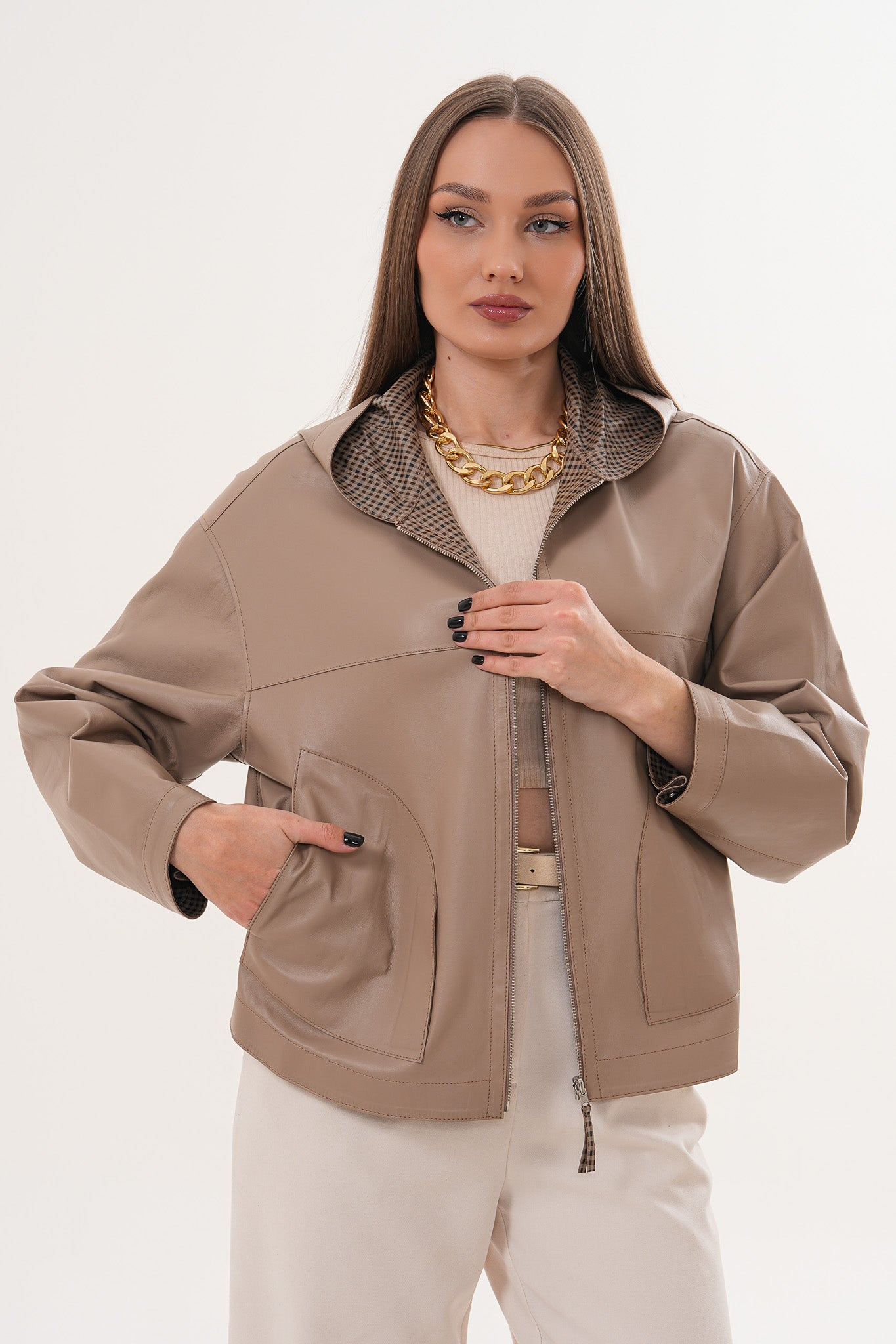 Chaqueta reversible con capucha para mujer de cuero auténtico color topo Elvaria