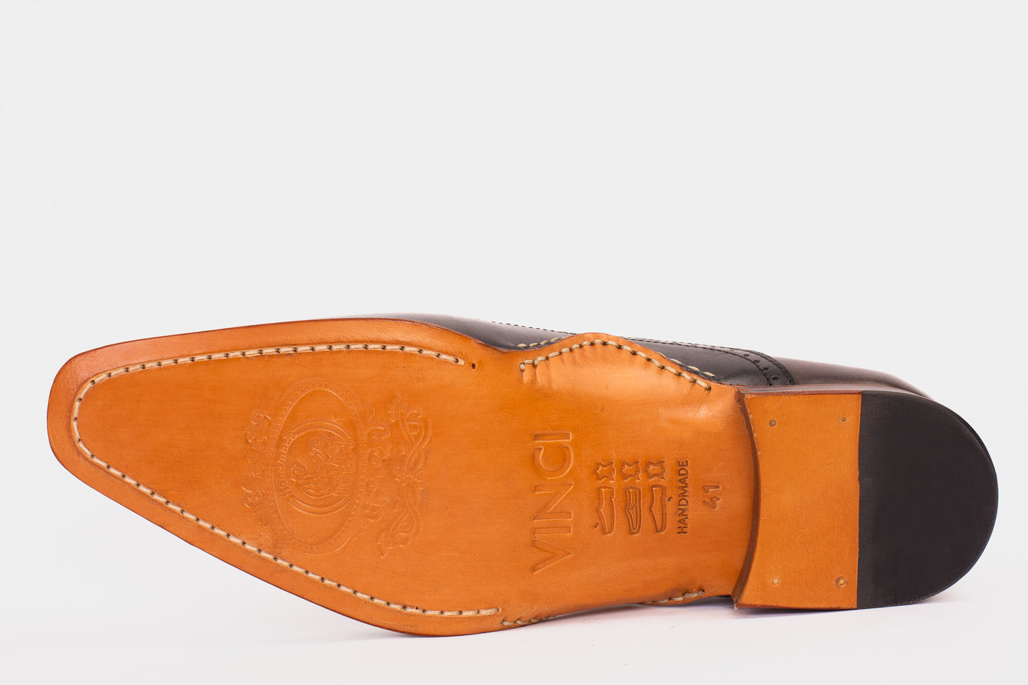 Zapato Oxford con punta de ala en negro y marrón de Royal Hand Craft para hombre