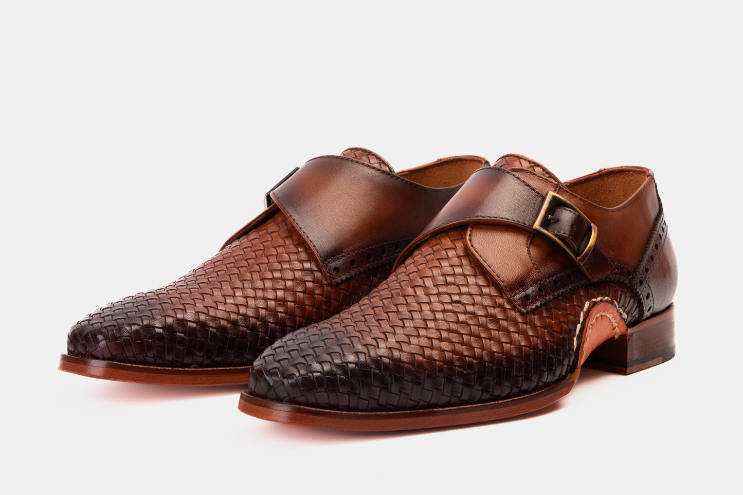 Zapato de hombre hecho a mano con una sola hebilla de cuero tejido en color canela de Rolls