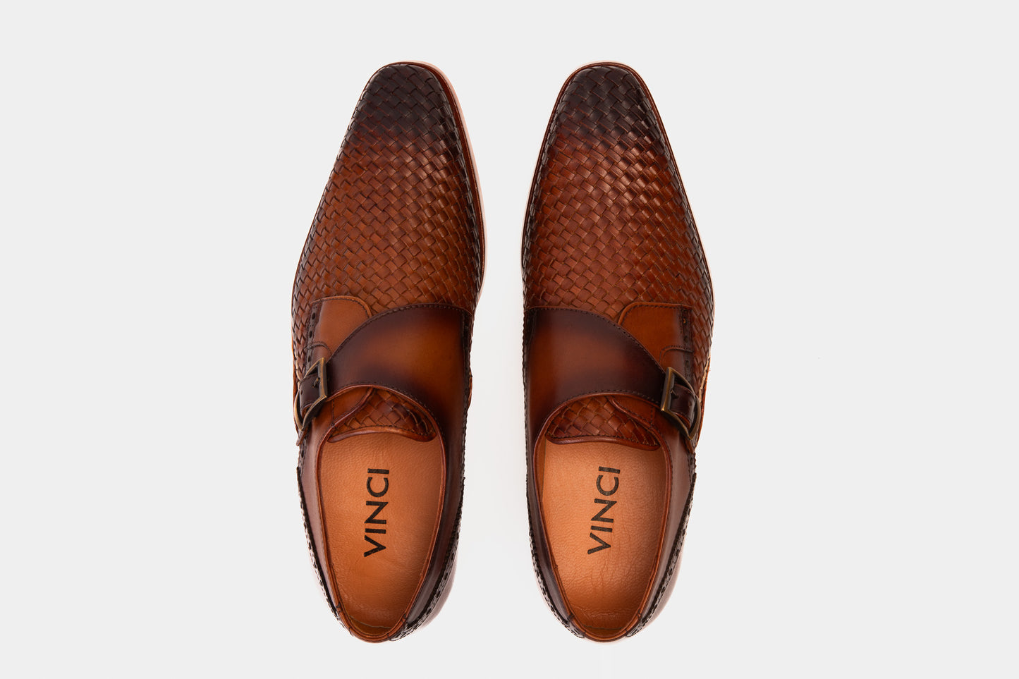Zapato de hombre hecho a mano con una sola hebilla de cuero tejido en color canela de Rolls