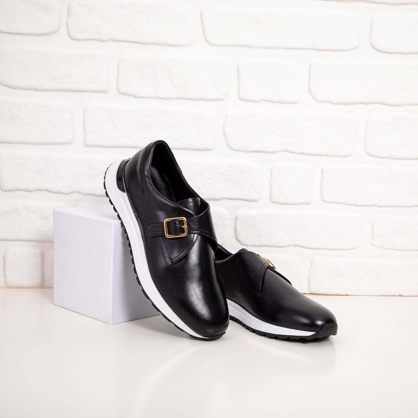 Las Zapatillas de Mujer de Cuero de Búfalo Negro Luxe