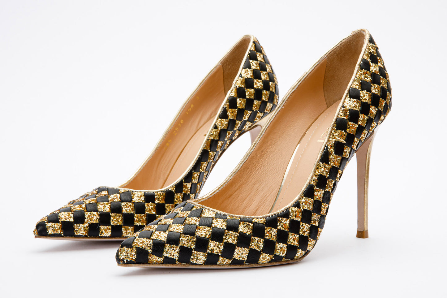 Zapatos de salón de piel tejida a mano en dorado y negro Tory de Saks para mujer