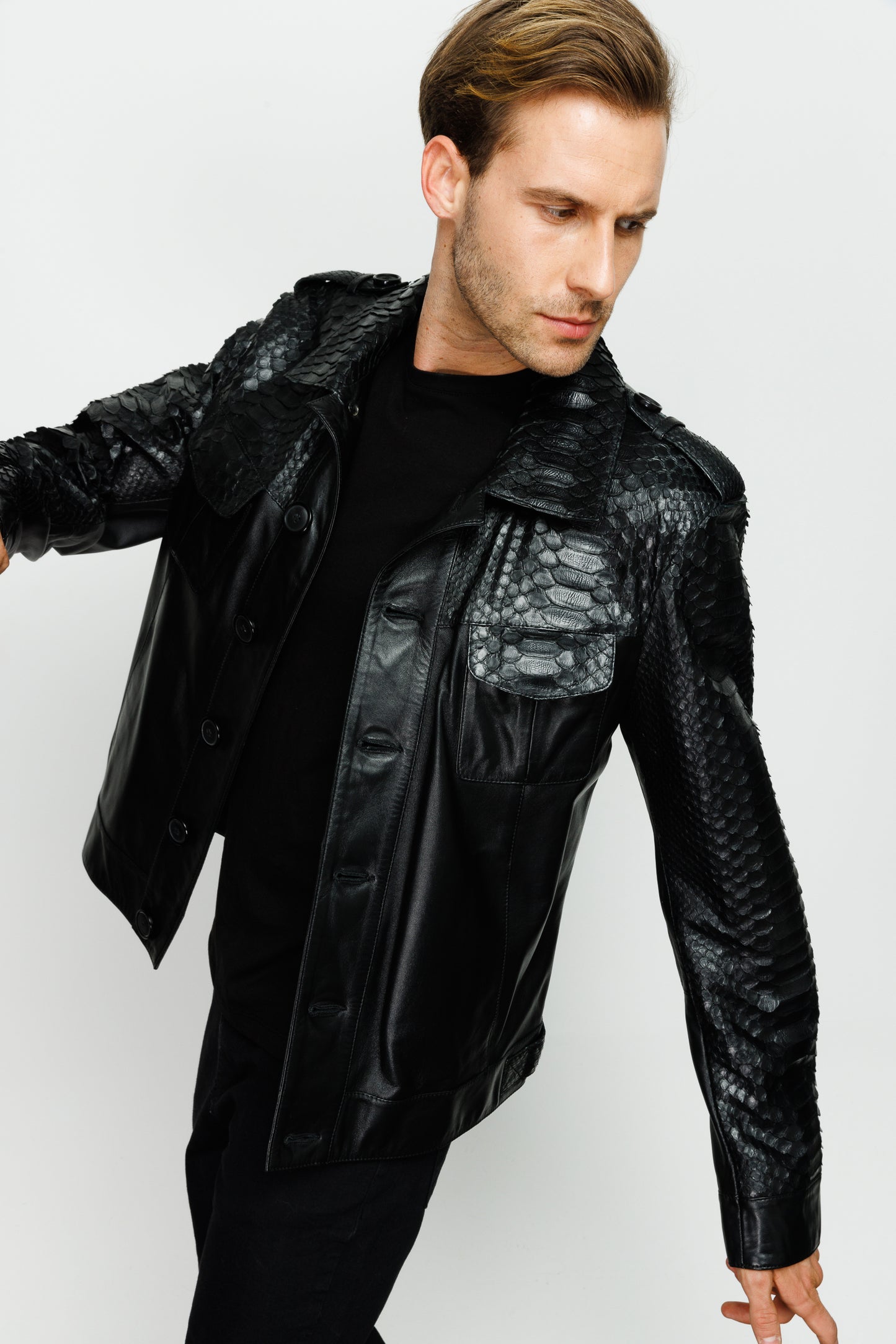 Chaqueta para hombre de cuero negro con piel de pitón Manteca