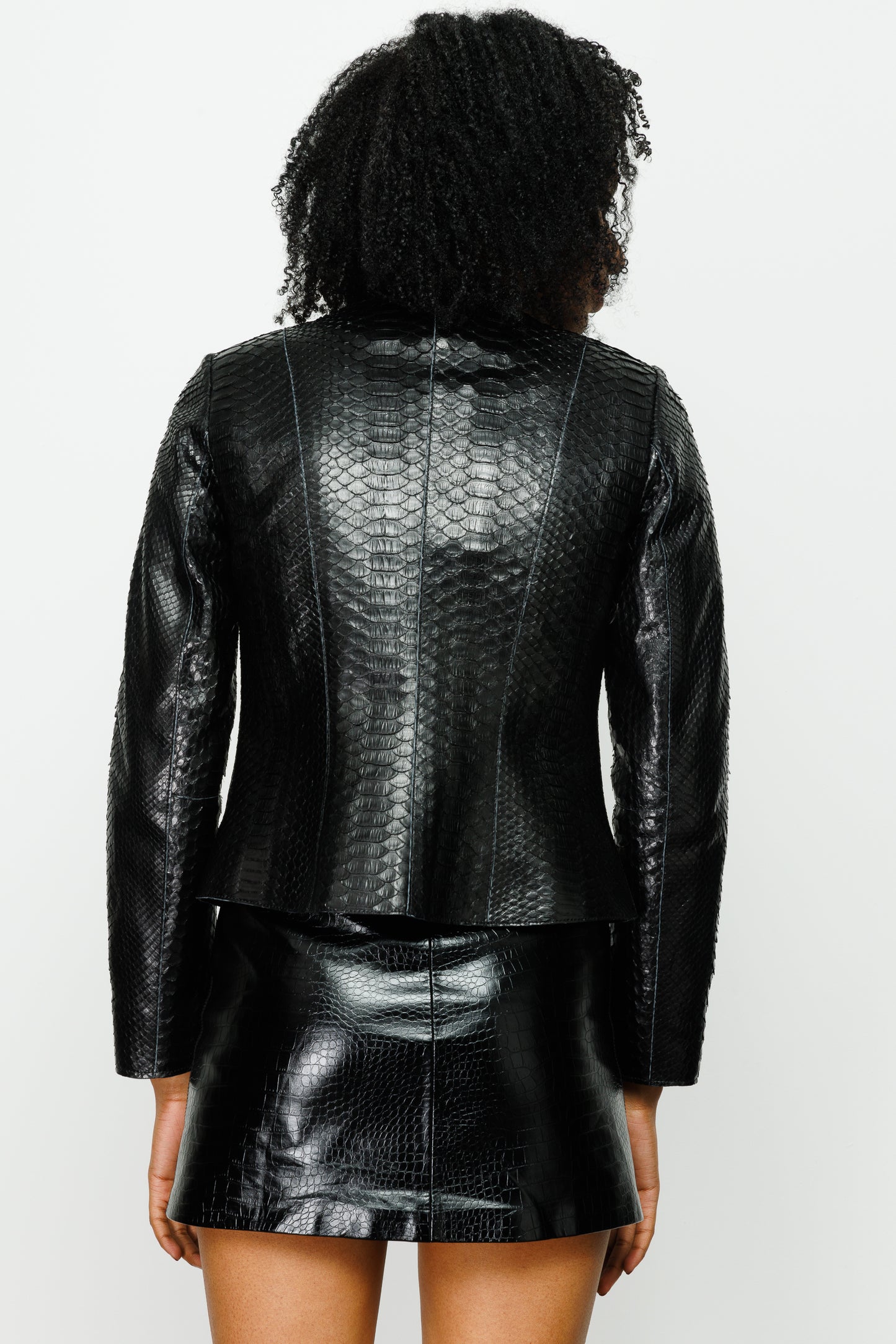 Chaqueta de piel de pitón negra para mujer de Mekke