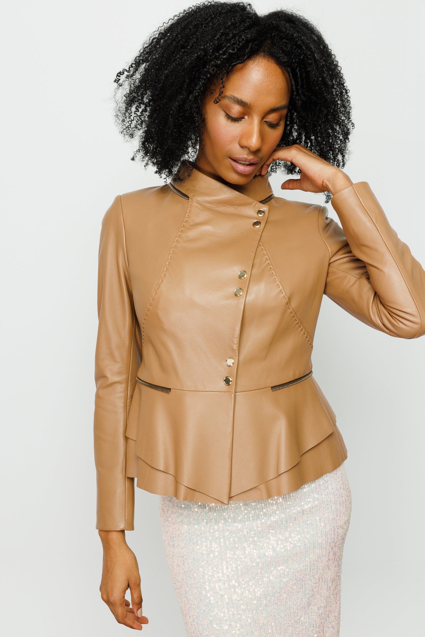 La chaqueta de cuero color canela para mujer de Olmetti