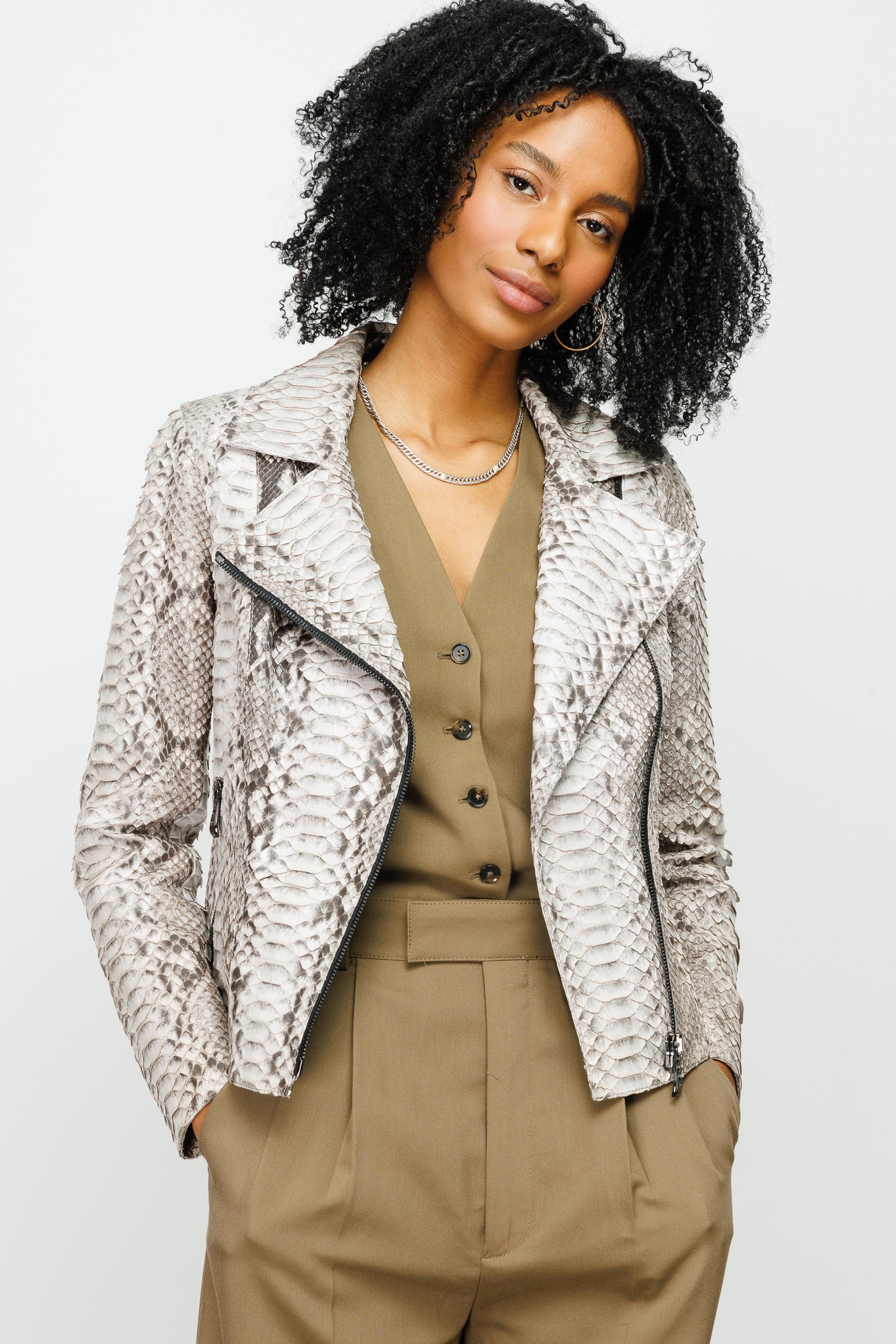 Chaqueta de piel de pitón color natural para mujer de The Queen 