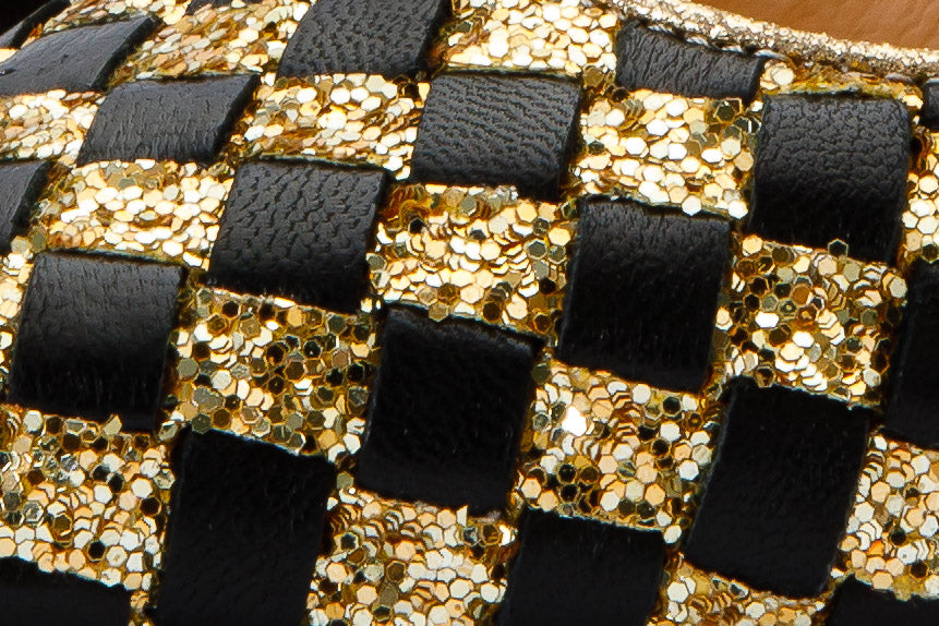 Zapatos de salón de piel tejida a mano en dorado y negro Tory de Saks para mujer