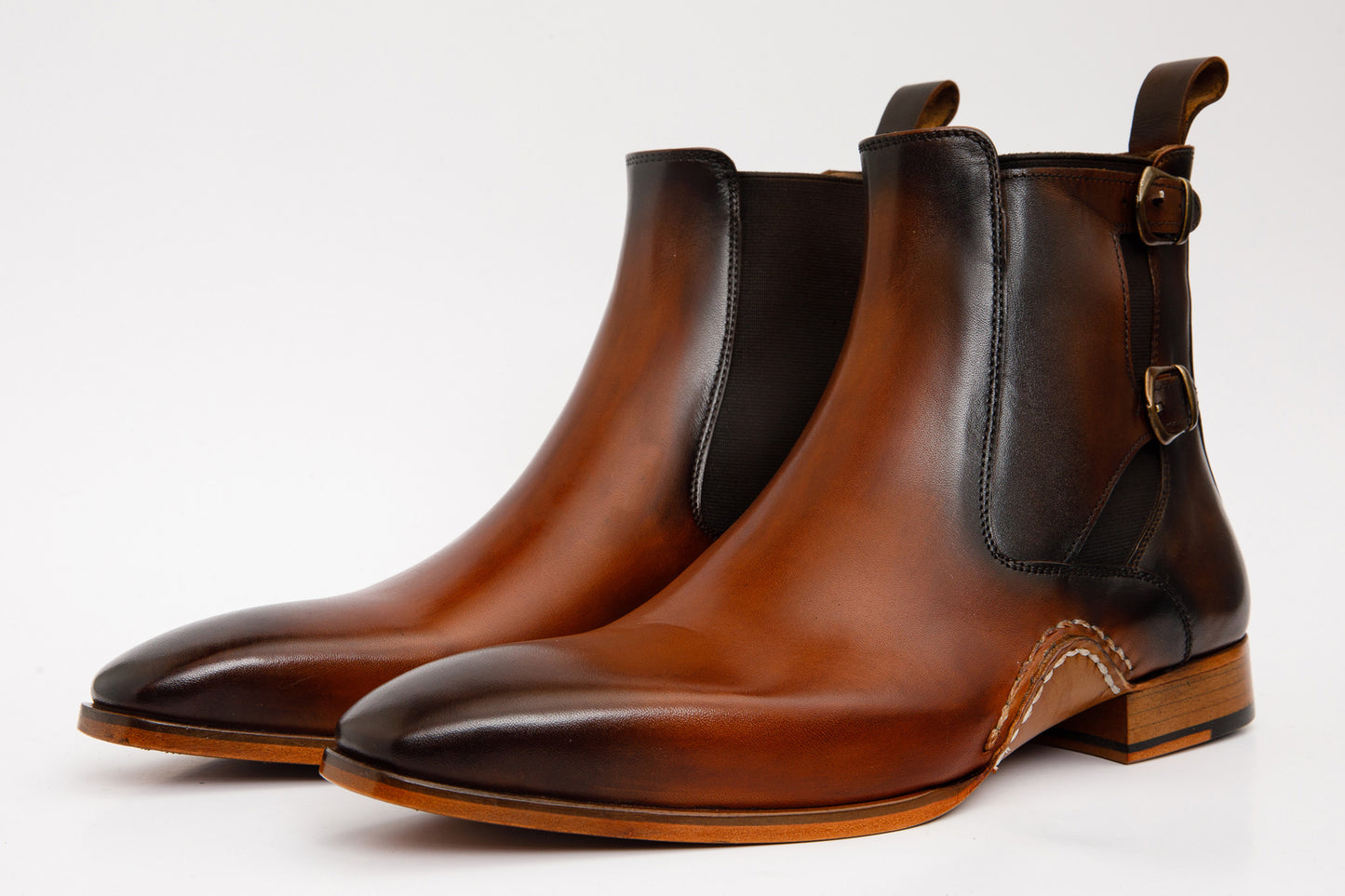 Bota Chelsea de hombre con doble hebilla en piel color canela de Royal Hand Craft