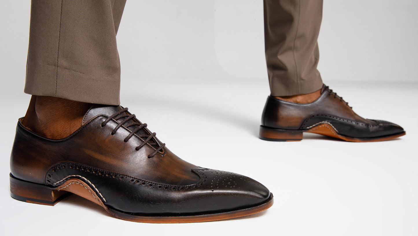 Zapato Oxford con punta de ala en negro y marrón de Royal Hand Craft para hombre