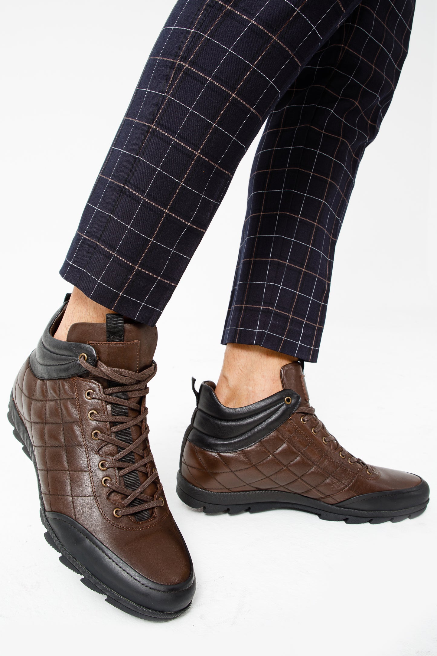 ¡La venta final de las botas de hombre de cuero marrón Riga con cordones casuales!